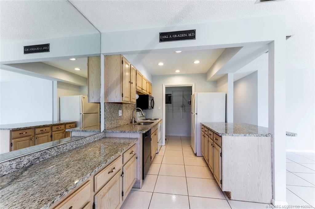 944 Northwest Spruce Ridge Drive, Unit B7 Stuart, FL 34994 - Photo 10 of 28