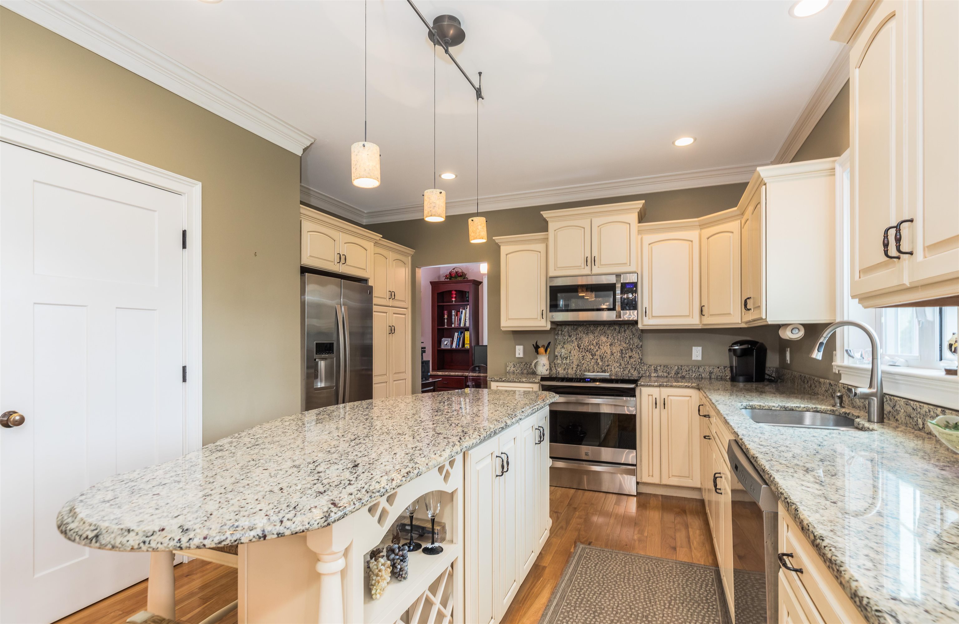 194 Spinney Road Portsmouth, NH 03801 - Photo 10 of 47