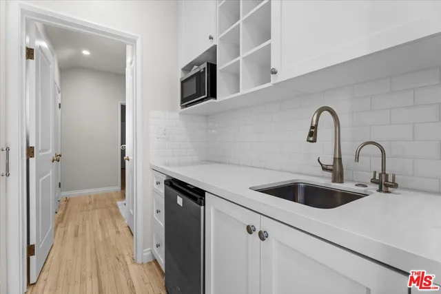 a close view of sink and tap