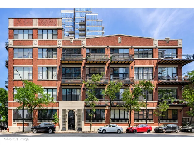 $1,099,000 | 1601 South Indiana Avenue, Unit 503, Chicago, IL 60616