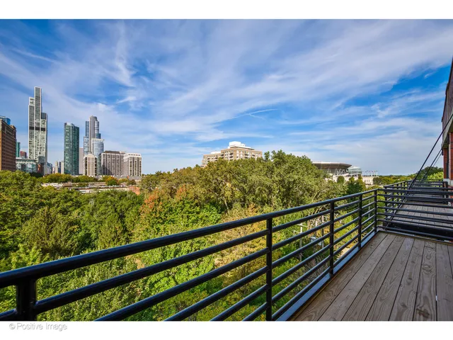 $1,099,000 | 1601 South Indiana Avenue, Unit 503, Chicago, IL 60616