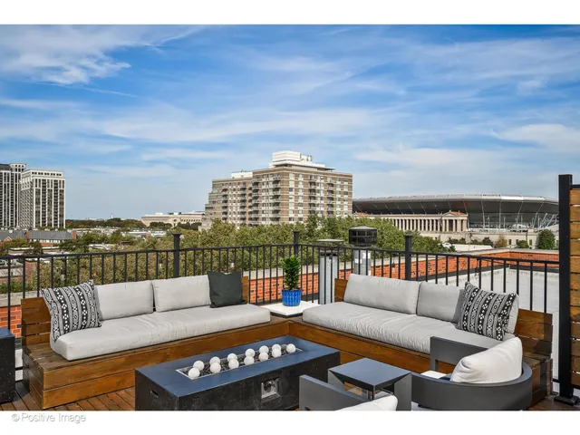 $1,099,000 | 1601 South Indiana Avenue, Unit 503, Chicago, IL 60616