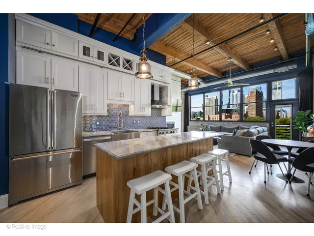 $1,099,000 | 1601 South Indiana Avenue, Unit 503, Chicago, IL 60616