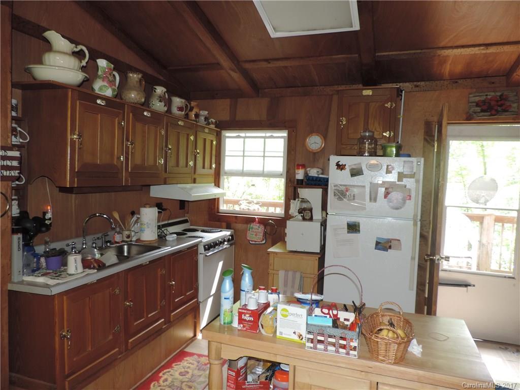 5705 Liner Creek Road Clyde, NC 28721 - Photo 4 of 17