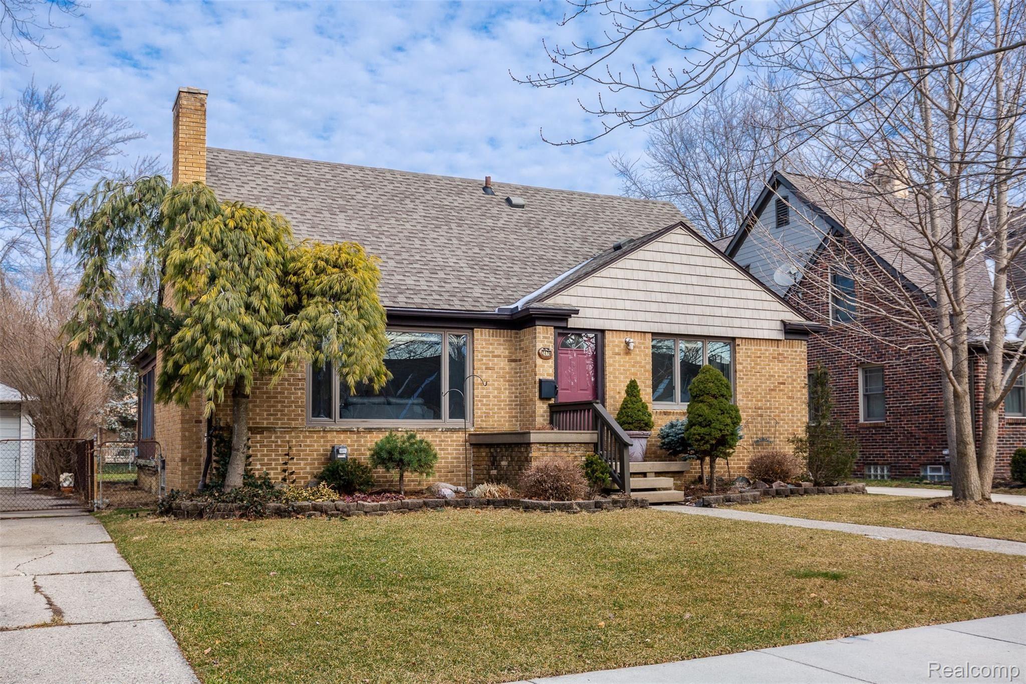 2479 Pembroke Road Birmingham, MI 48009 - Photo 2 of 33 Curb appeal galore!