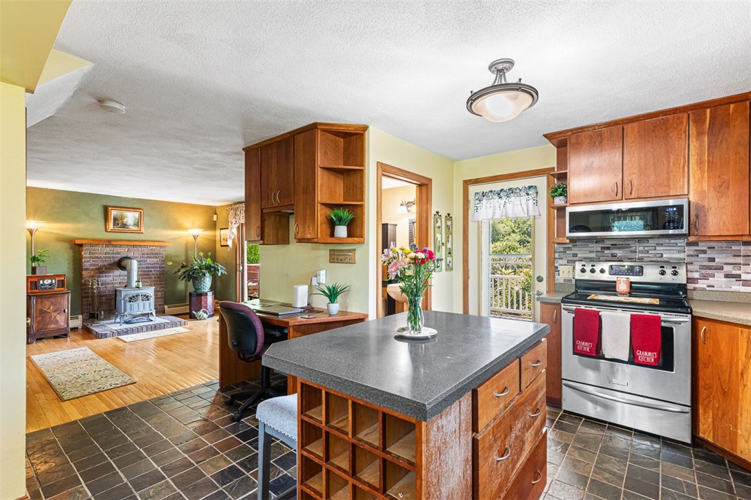 51 Pound Road Cumberland, RI 02864 - Photo 8 of 49