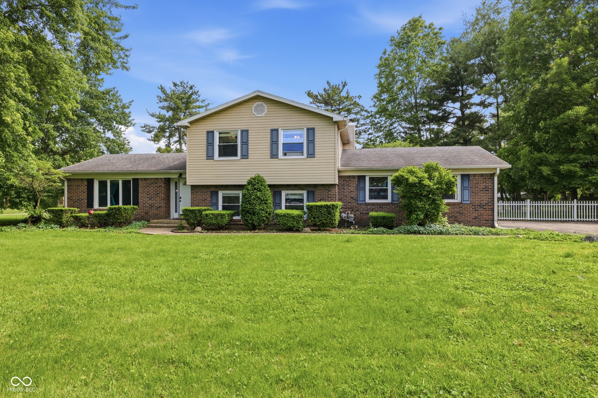 7152 Eagle Road Indianapolis, IN 46278 - Photo 2 of 30