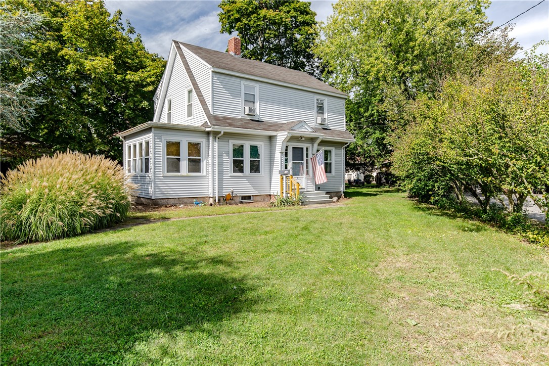 LOCATION/LOCATION!!   Welcome to 15 Kent Place located on a private dead end road in the heart of Edgewood