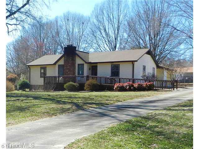 5342 Mapleton Street Clemmons, NC 27012 - Photo 1 of 16 Exterior Front.