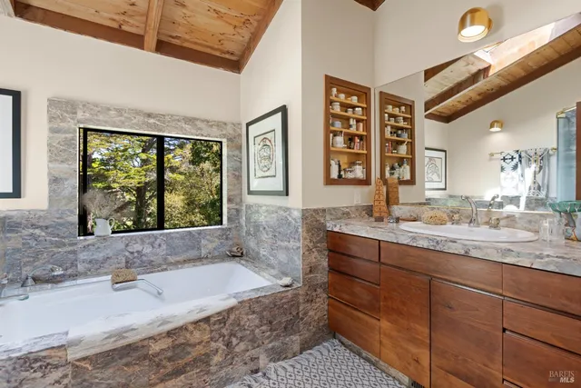 $2,195,000 | 7 Linsdale Lane, Point Reyes Station, CA 94956
