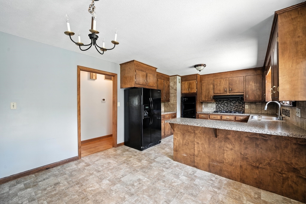 61 Lotus Street West Springfield, MA 01089 - Photo 11 of 35 Gallery Image 11
