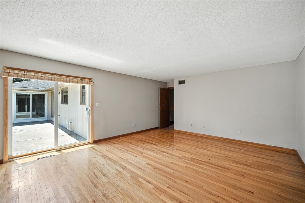61 Lotus Street West Springfield, MA 01089 - Photo 12 of 35 Gallery Image 12