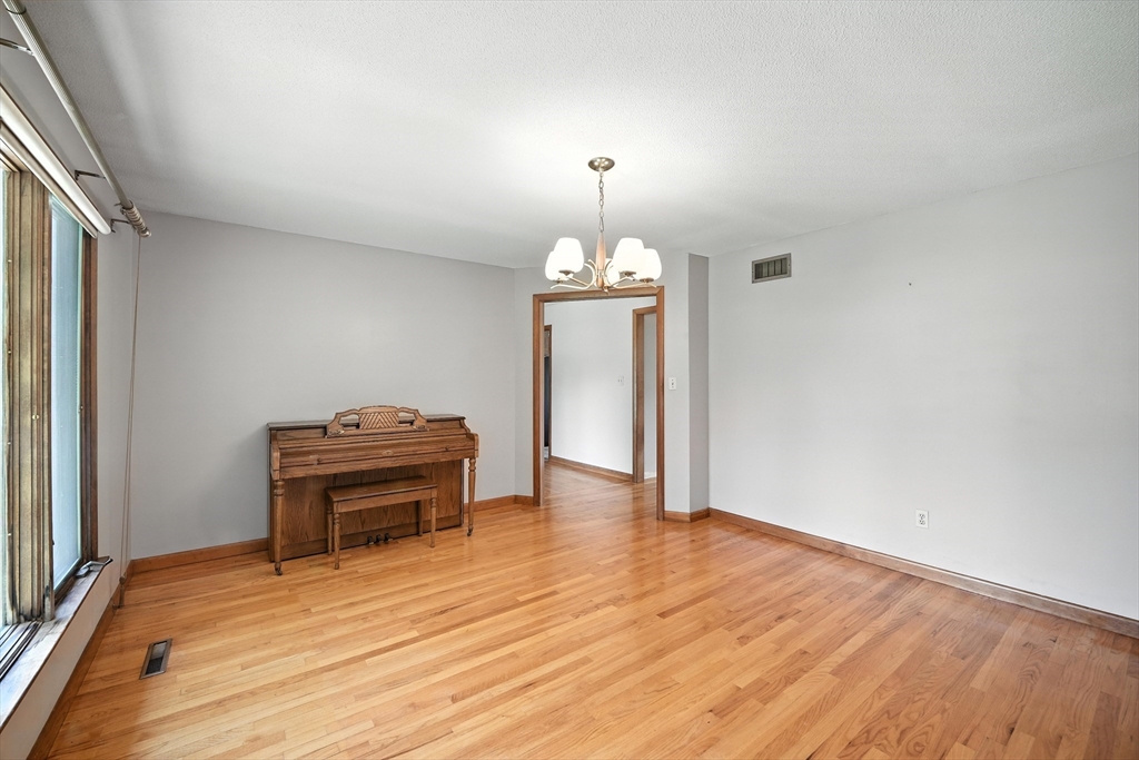 61 Lotus Street West Springfield, MA 01089 - Photo 15 of 35 Gallery Image 15