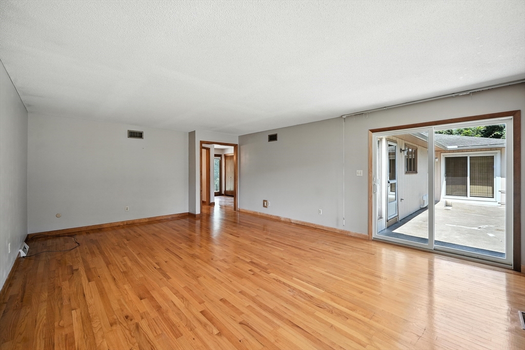 61 Lotus Street West Springfield, MA 01089 - Photo 17 of 35 Gallery Image 17