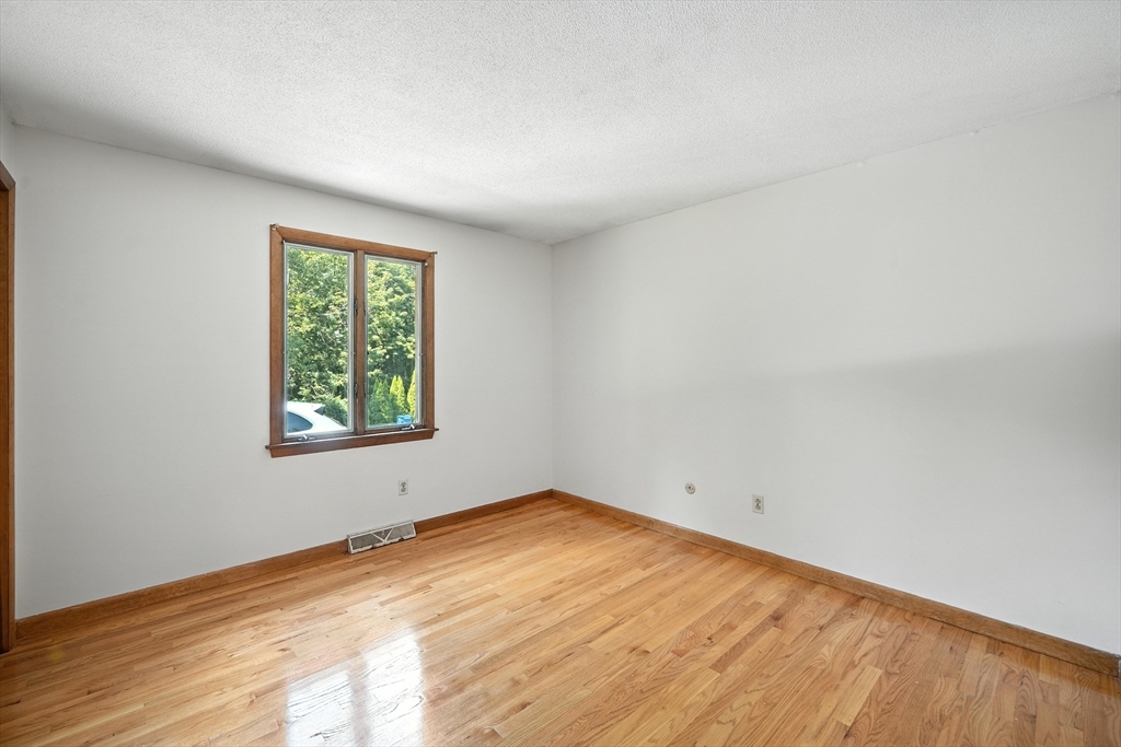61 Lotus Street West Springfield, MA 01089 - Photo 20 of 35 Gallery Image 20
