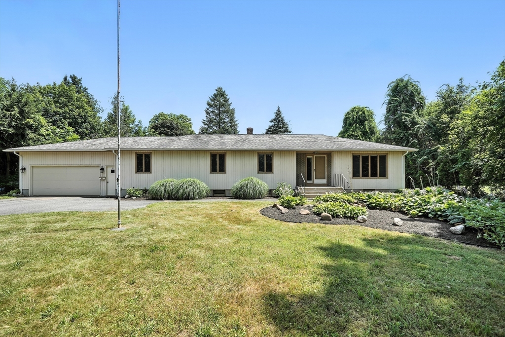 61 Lotus Street West Springfield, MA 01089 - Photo 2 of 35 Gallery Image 2