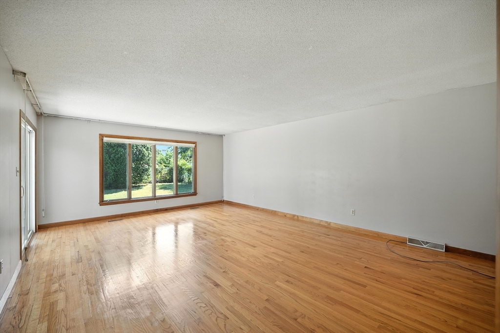61 Lotus Street West Springfield, MA 01089 - Photo 24 of 35 Gallery Image 24