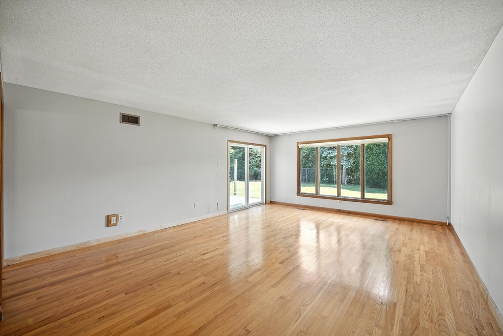 61 Lotus Street West Springfield, MA 01089 - Photo 25 of 35 Gallery Image 25