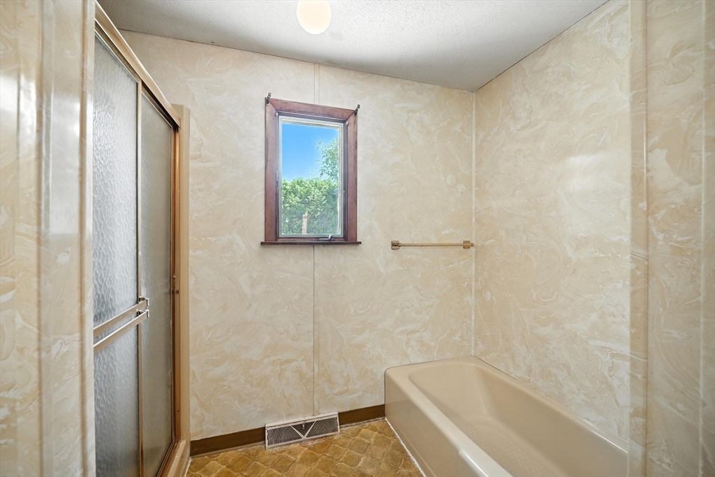 61 Lotus Street West Springfield, MA 01089 - Photo 29 of 35 Gallery Image 29