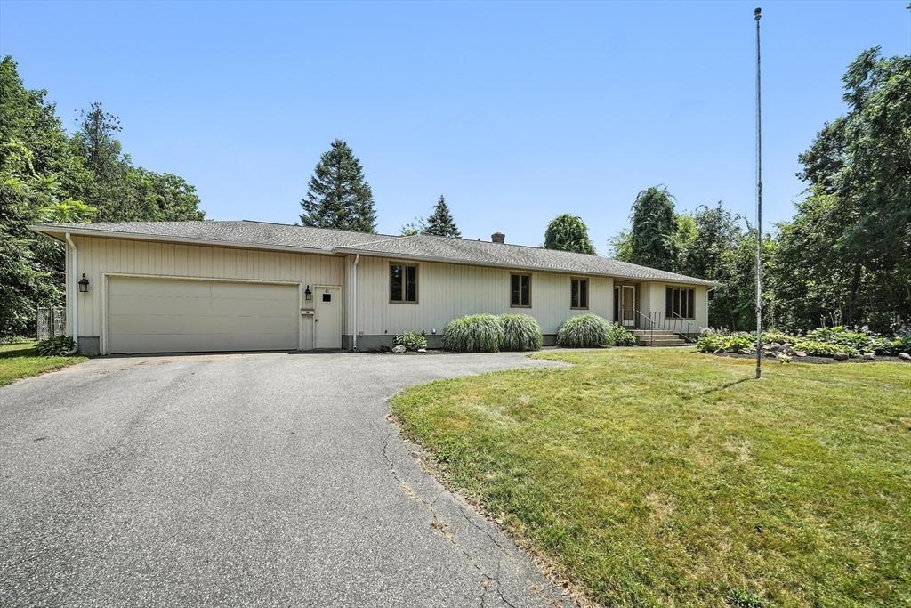 61 Lotus Street West Springfield, MA 01089 - Photo 3 of 35 Gallery Image 3