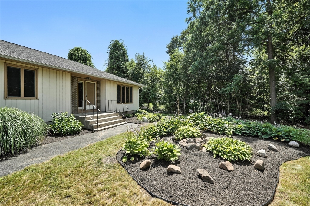 61 Lotus Street West Springfield, MA 01089 - Photo 34 of 35 Gallery Image 34