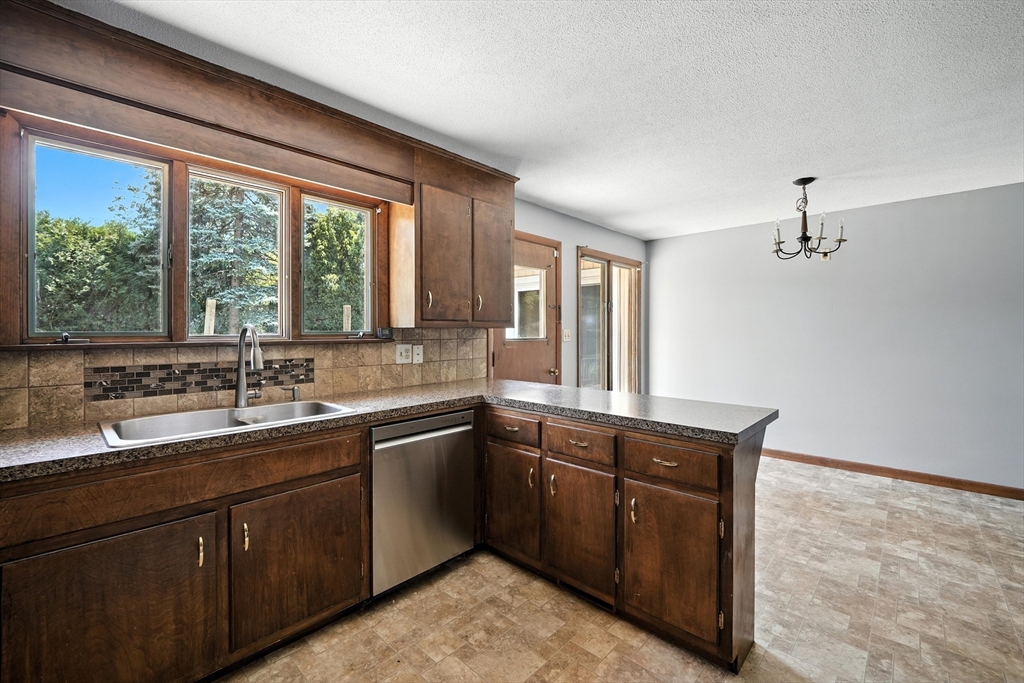 61 Lotus Street West Springfield, MA 01089 - Photo 10 of 35 Gallery Image 10