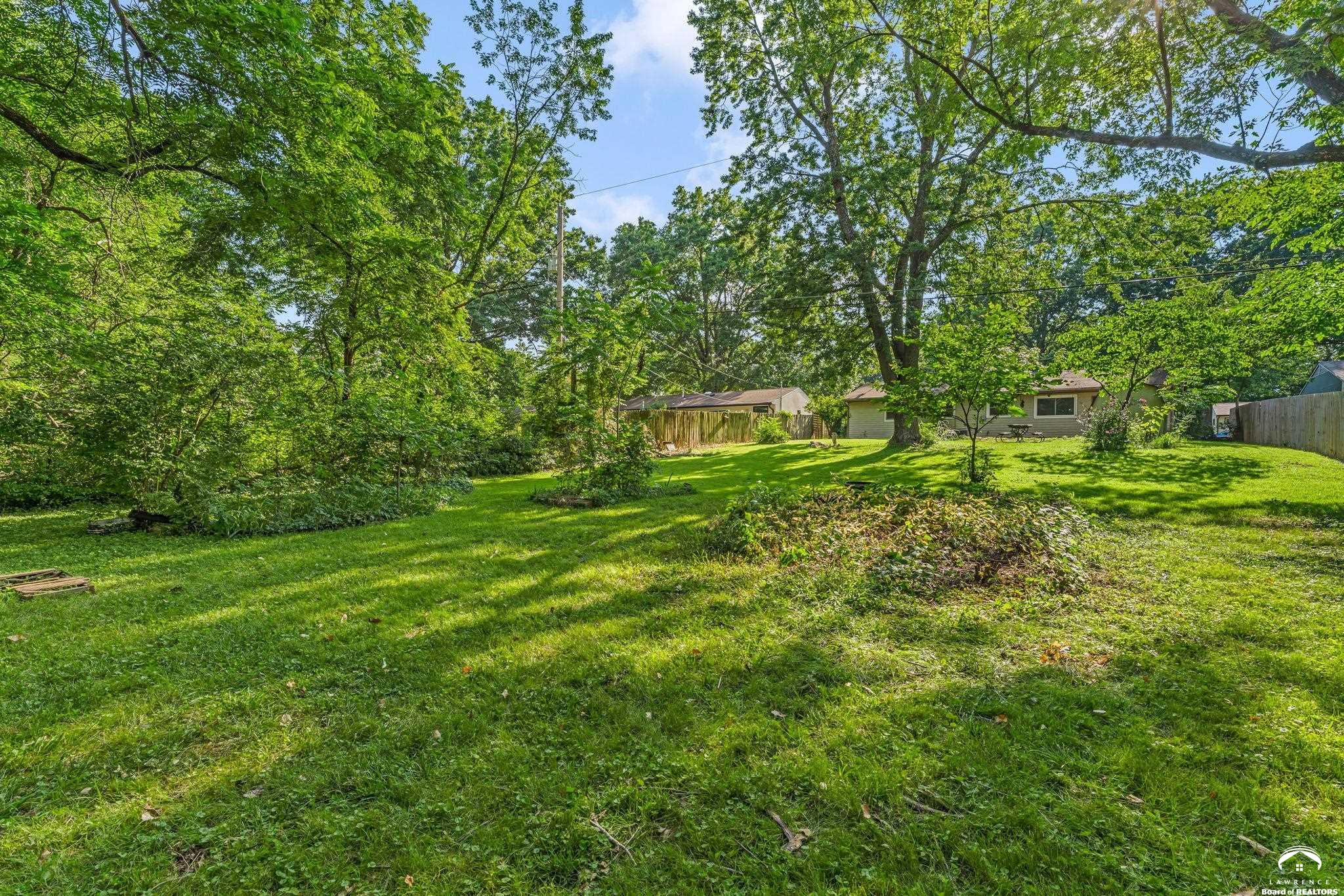1630 Delaware Street Lawrence, KS 66044 - Photo 34 of 37