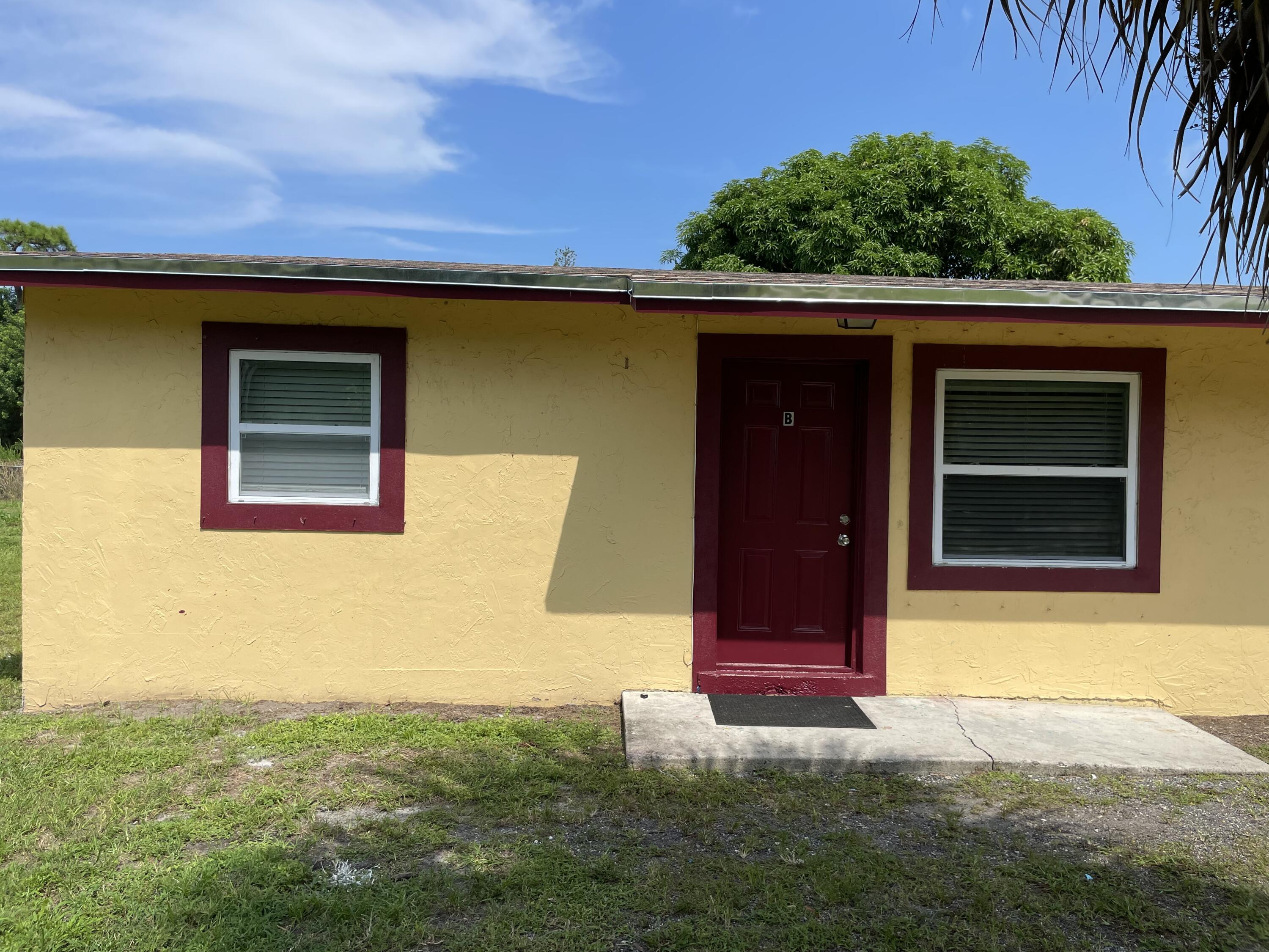1312 Edgewood Terrace, Unit B Fort Pierce, FL 34950 - Photo 3 of 12 IMG_5756