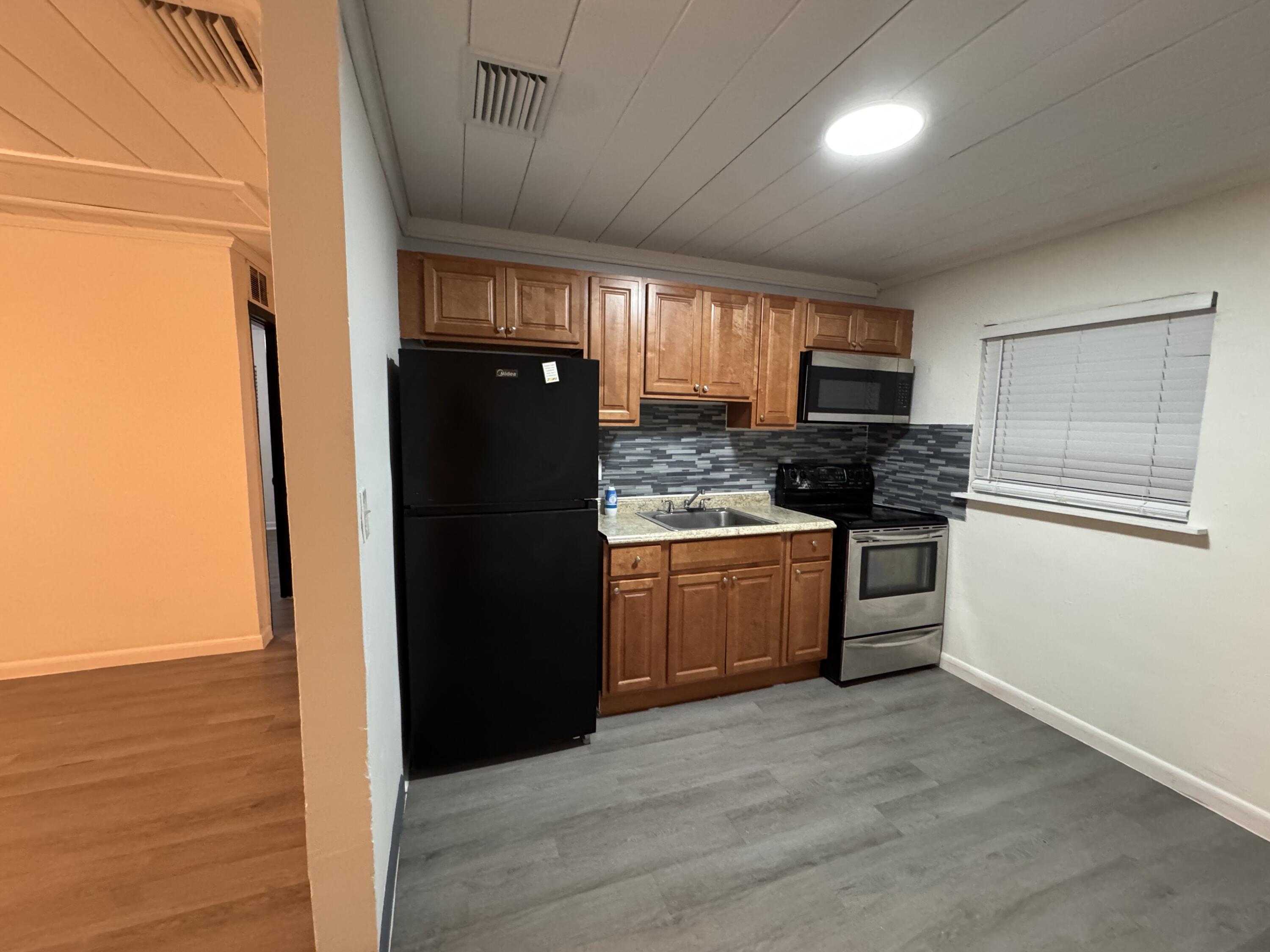 1312 Edgewood Terrace, Unit B Fort Pierce, FL 34950 - Photo 5 of 12 IMG_0676