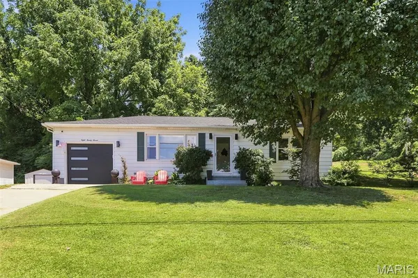 $159,900 | 827 Bee Tree Lane, East Alton, IL 62024