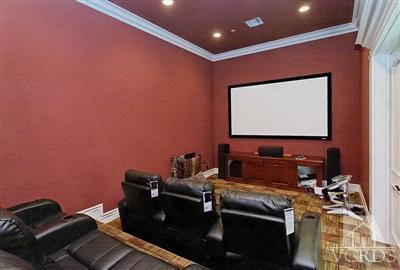 3402 Deep Waters Court Simi Valley, CA 93065 - Photo 14 of 48 a room with a couch