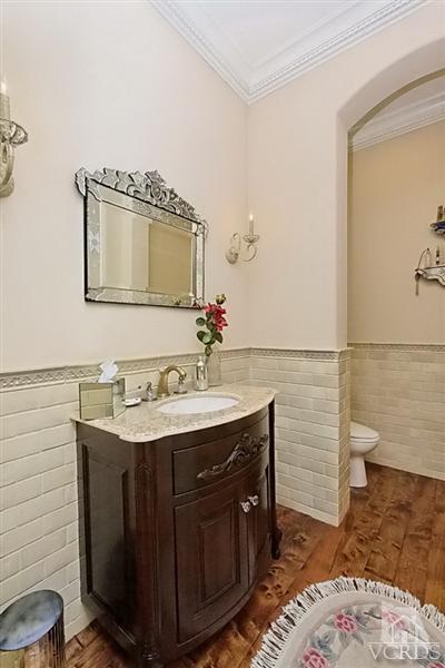 3402 Deep Waters Court Simi Valley, CA 93065 - Photo 21 of 48 a bathroom with a sink and a mirror