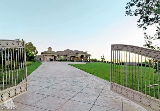 3402 Deep Waters Court Simi Valley, CA 93065 - Photo 32 of 48 a view of a green field with sitting area