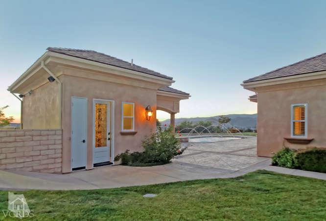 3402 Deep Waters Court Simi Valley, CA 93065 - Photo 45 of 48 front view of a house with a yard