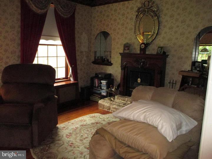 9020 Pine Road Philadelphia, PA 19115 - Photo 15 of 25