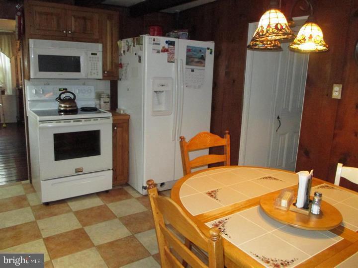 9020 Pine Road Philadelphia, PA 19115 - Photo 8 of 25