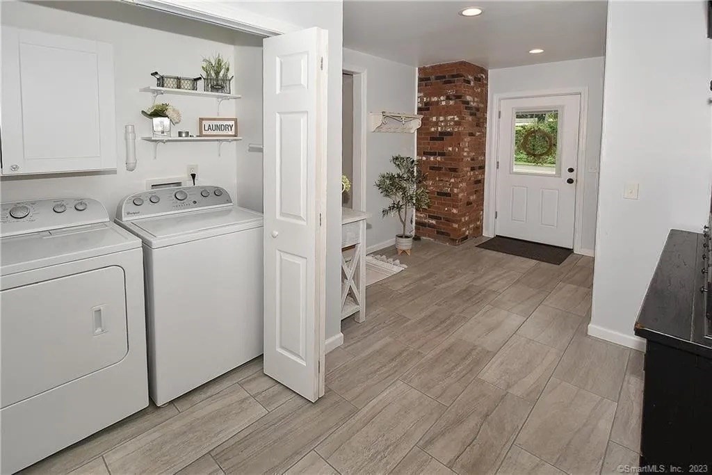 281 Abbe Road Enfield, CT 06082 - Photo 18 of 33 Gallery Image 18