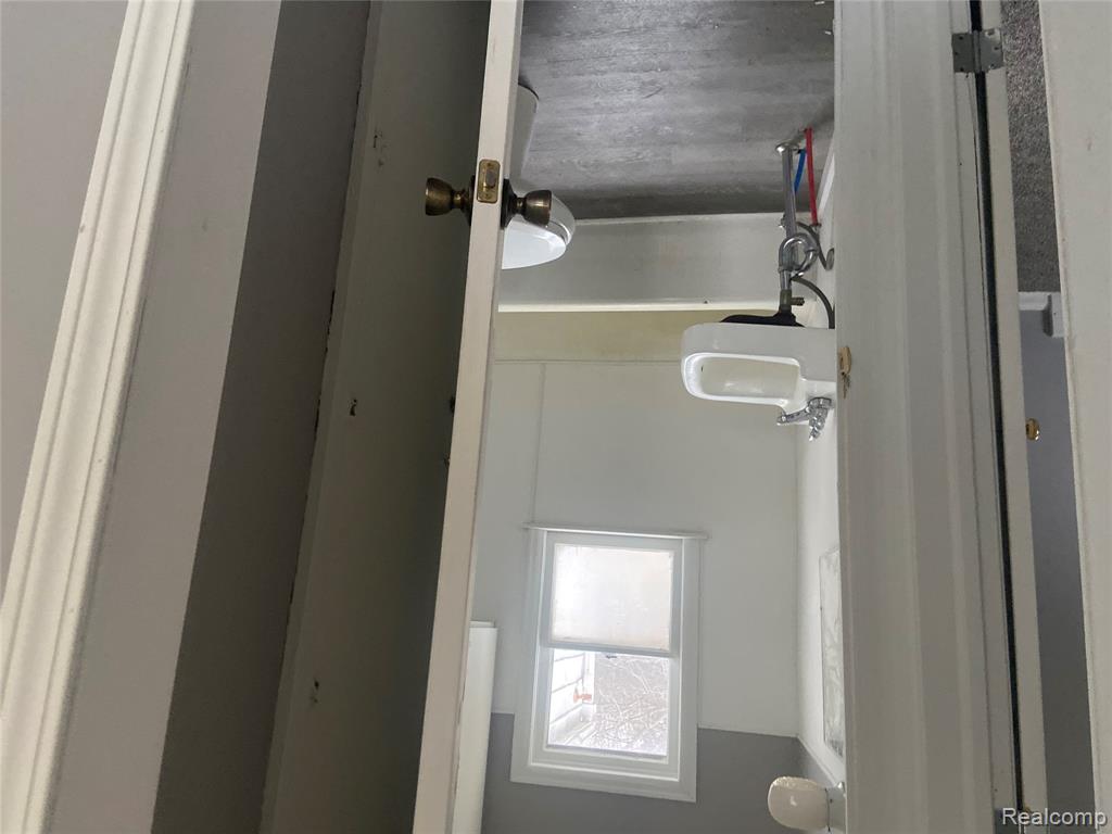 2064 Lavelle Road Flint, MI 48504 - Photo 6 of 16