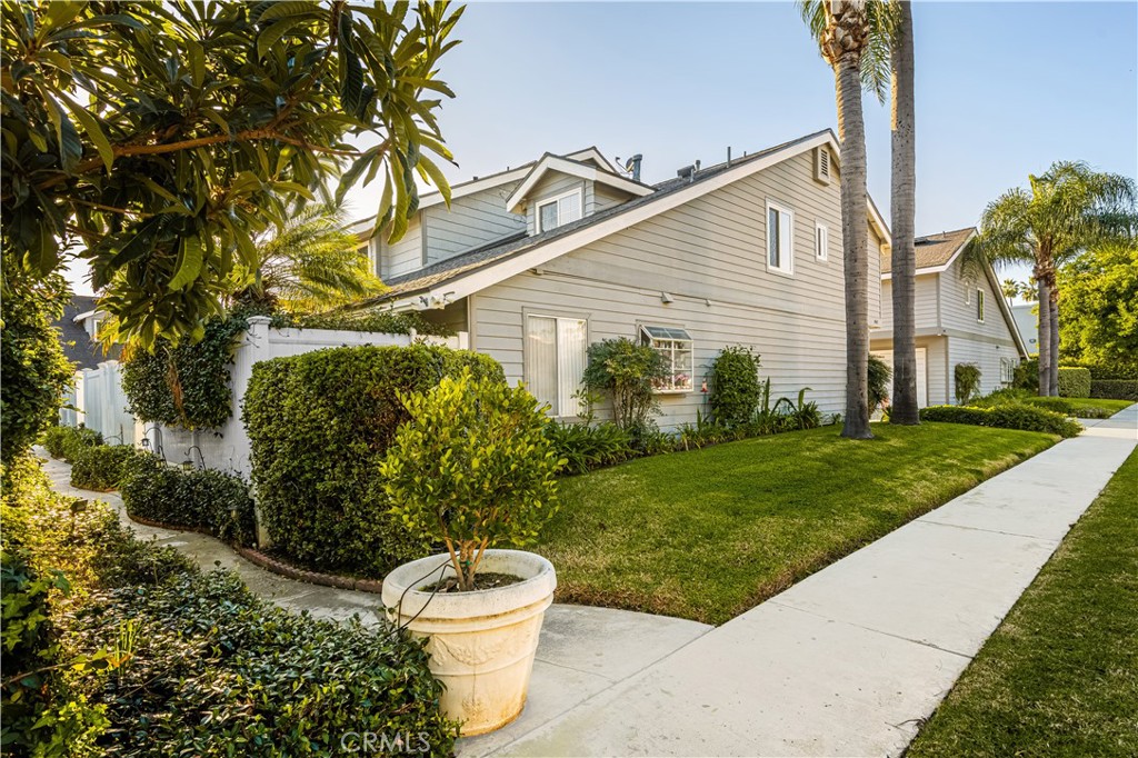 1062 Walnut Street, Unit C Tustin, CA 92780 - Photo 36 of 41 a view of a backyard of the house