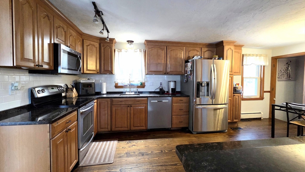 11 Walnut Street Douglas, MA 01516 - Photo 11 of 40