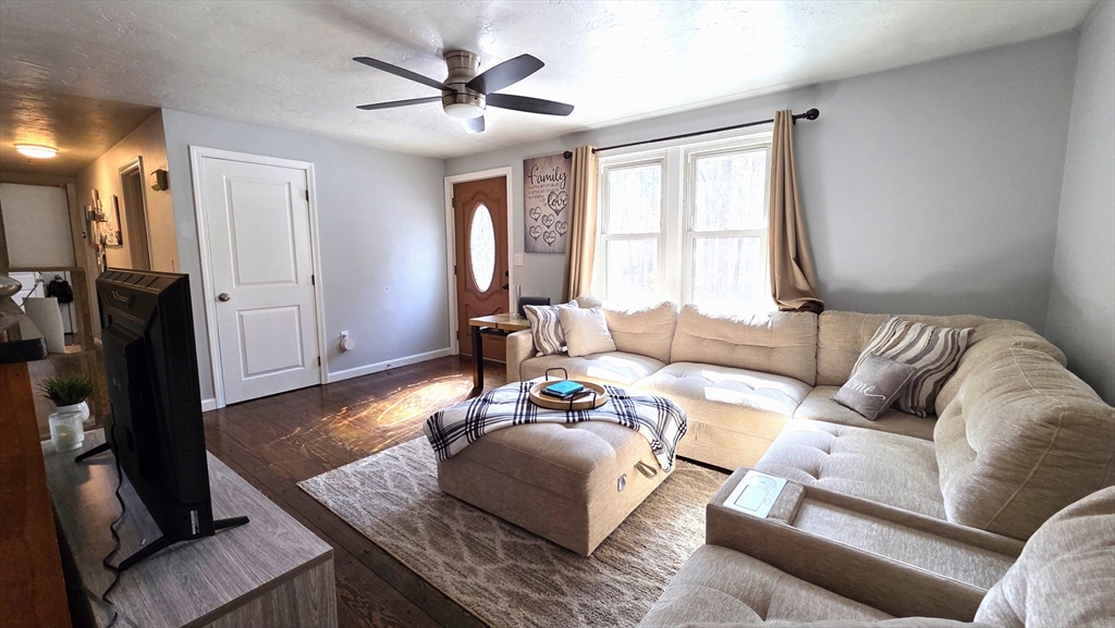 11 Walnut Street Douglas, MA 01516 - Photo 3 of 40