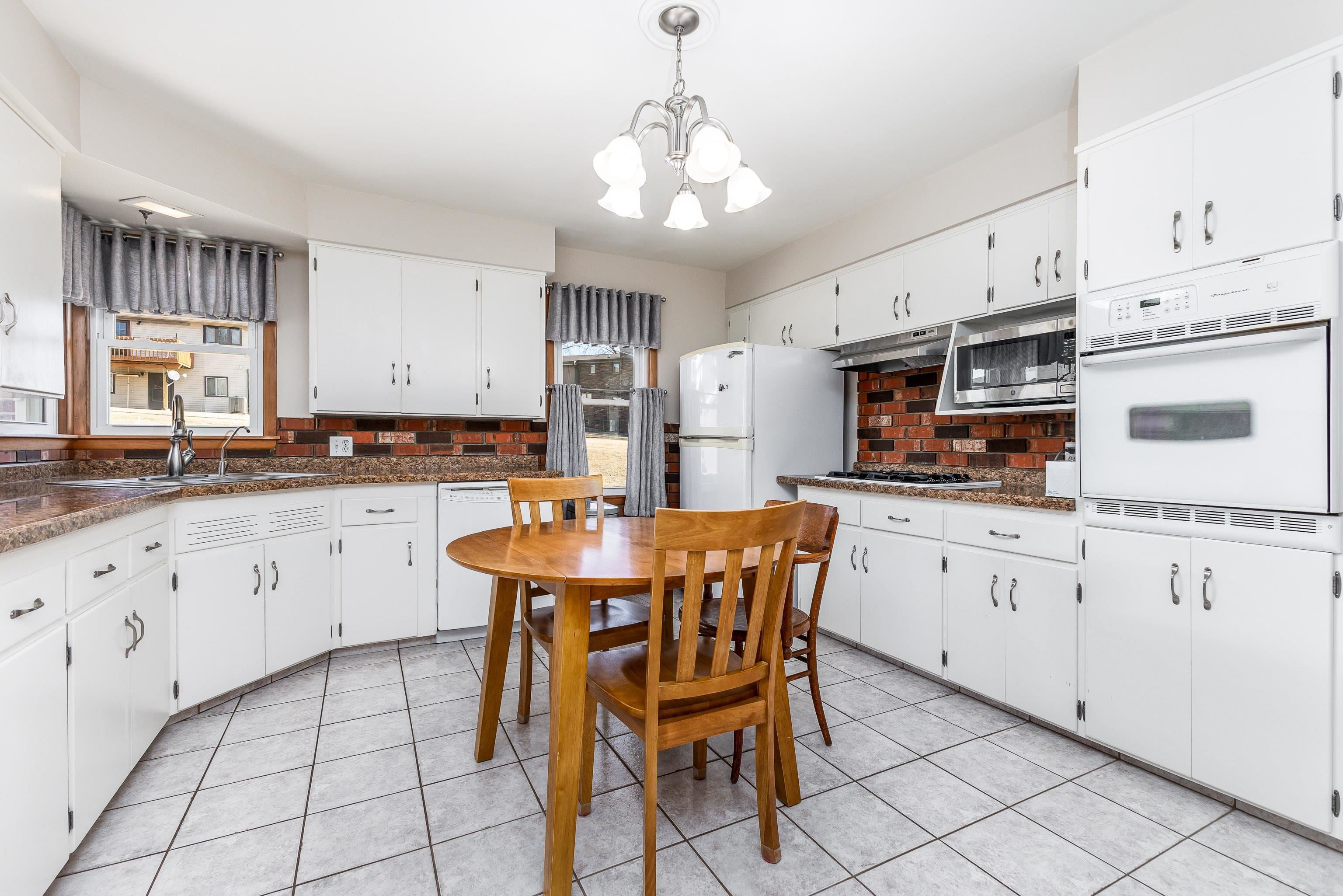 2452 Radford Road Dubuque, IA 52002 - Photo 31 of 39 Gallery Image 31