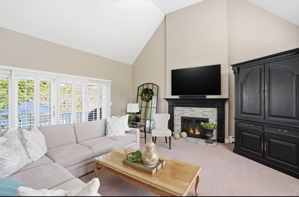 160 Hillcrest Road Marshfield, MA 02050 - Photo 9 of 42 Gallery Image 9