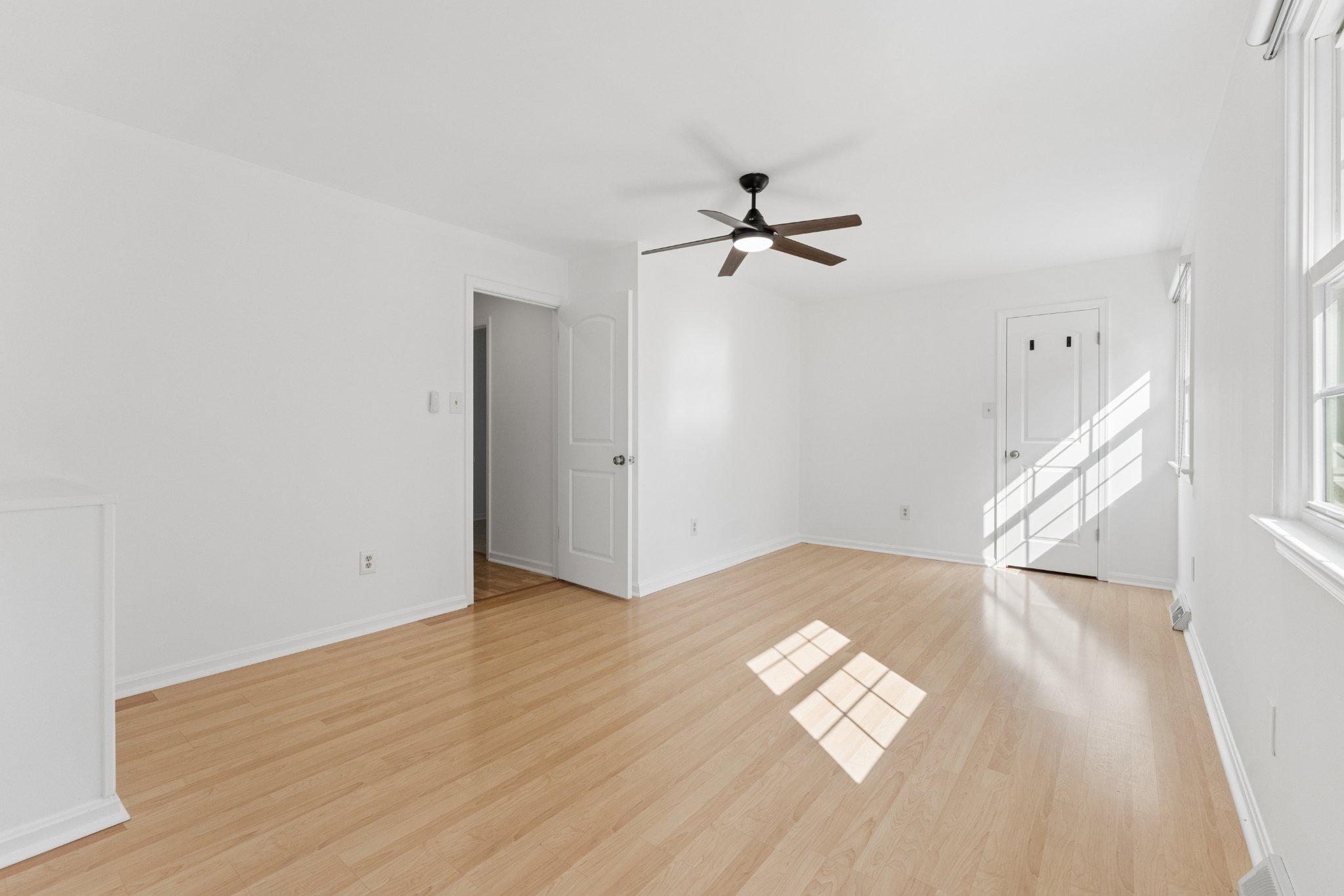 3219 Fox Mill Road Oakton, VA 22124 - Photo 37 of 87 Bright and airy 3rd bedroom