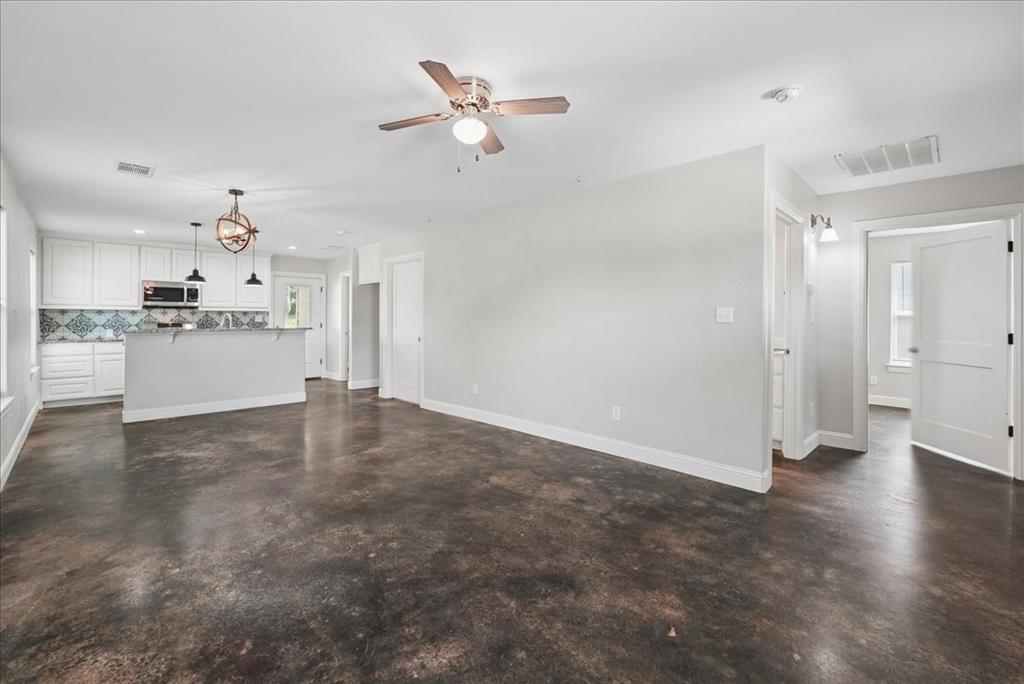 501 East Day Street Denison, TX 75021 - Photo 8 of 28