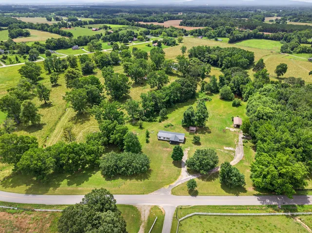 $265,000 | 699 Howell Hill Road, Flintville, TN 37335