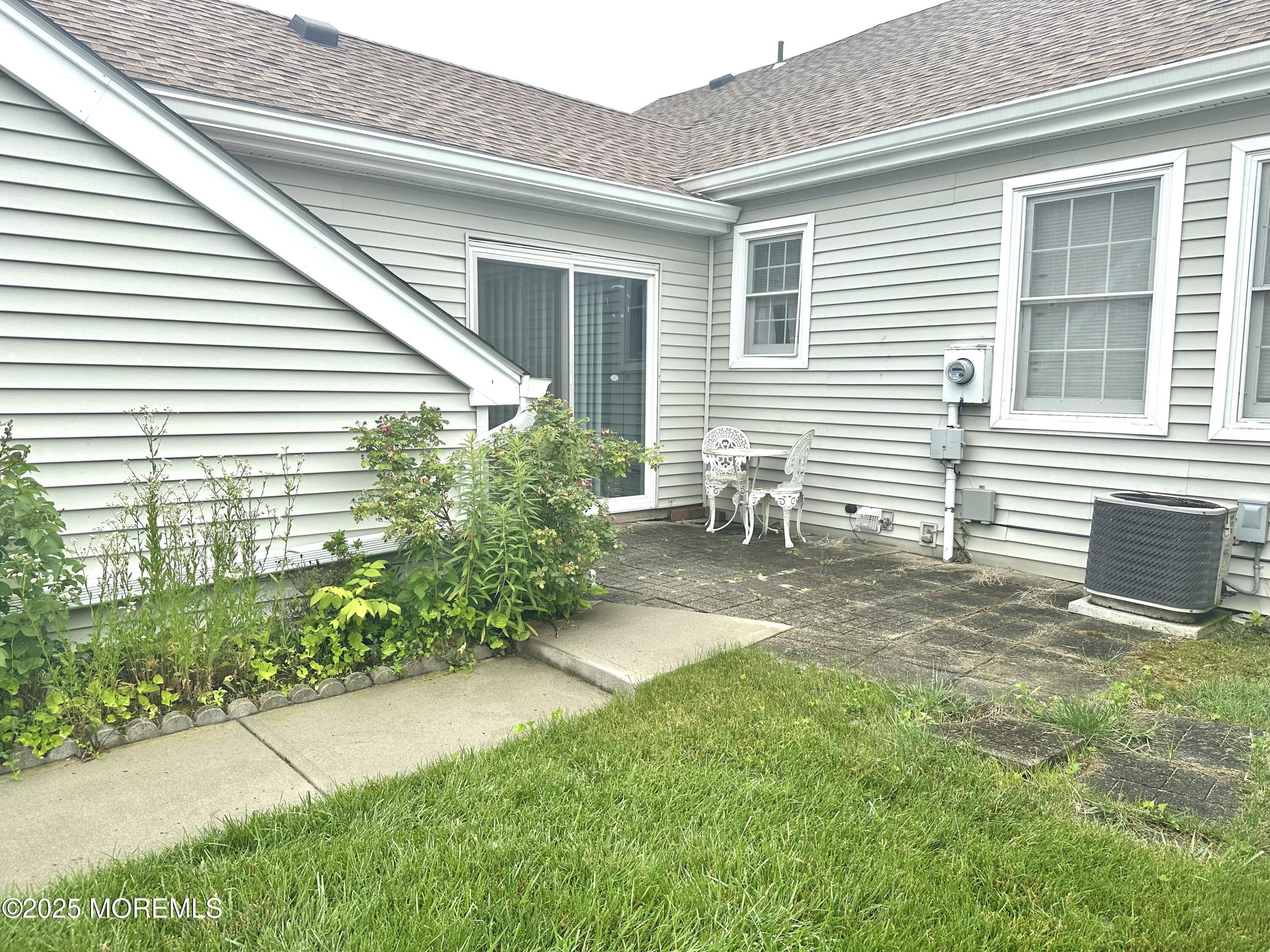 86 Jamestown Road, Unit C Freehold, NJ 07728 - Photo 28 of 32 Side patio