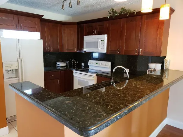 $1,750 | 899 Southeast 2nd Avenue, Unit 218, Deerfield Beach, FL 33441