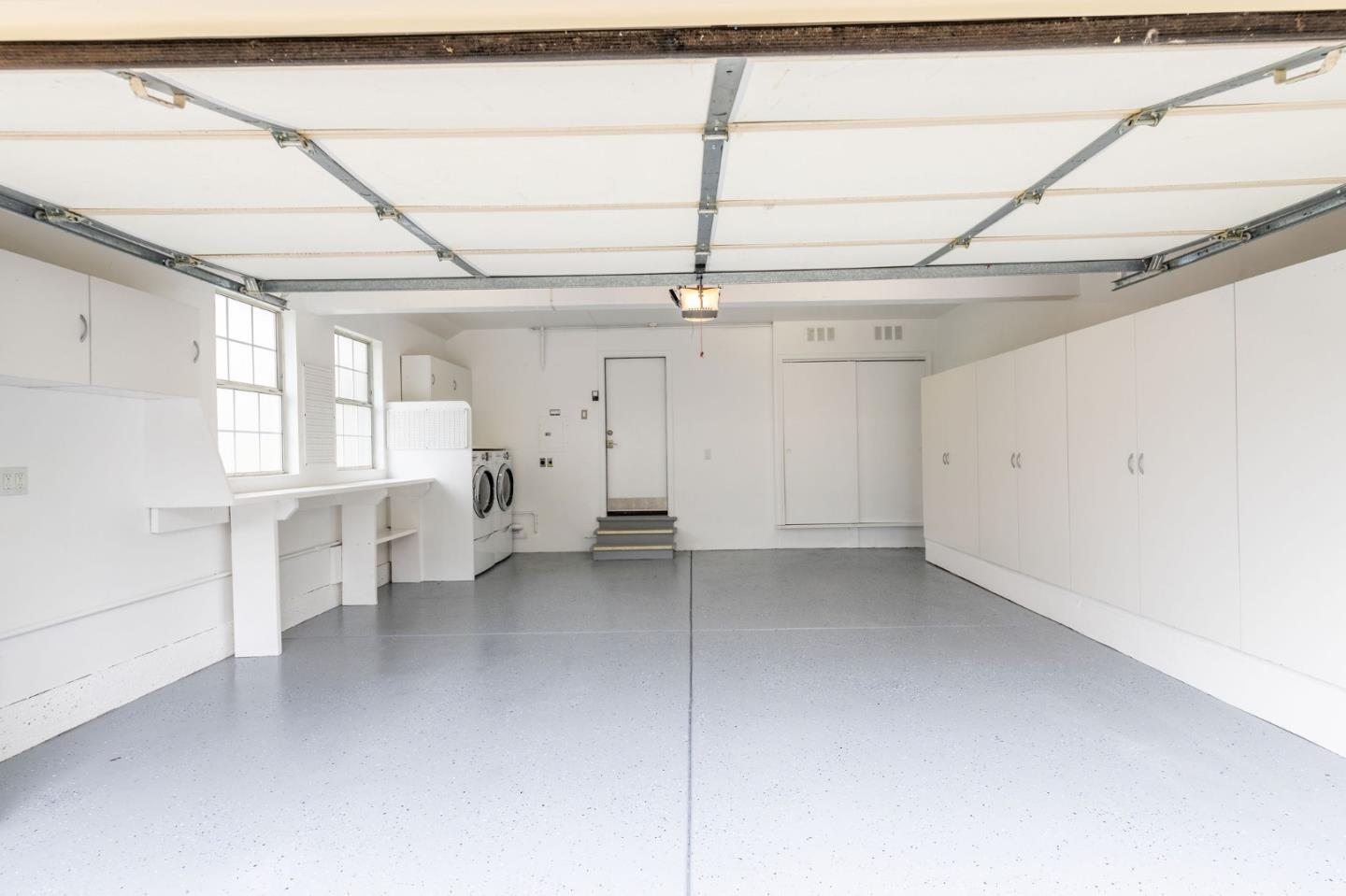 10 Merion Road Half Moon Bay, CA 94019 - Photo 28 of 39 a view of a livingroom with white walls