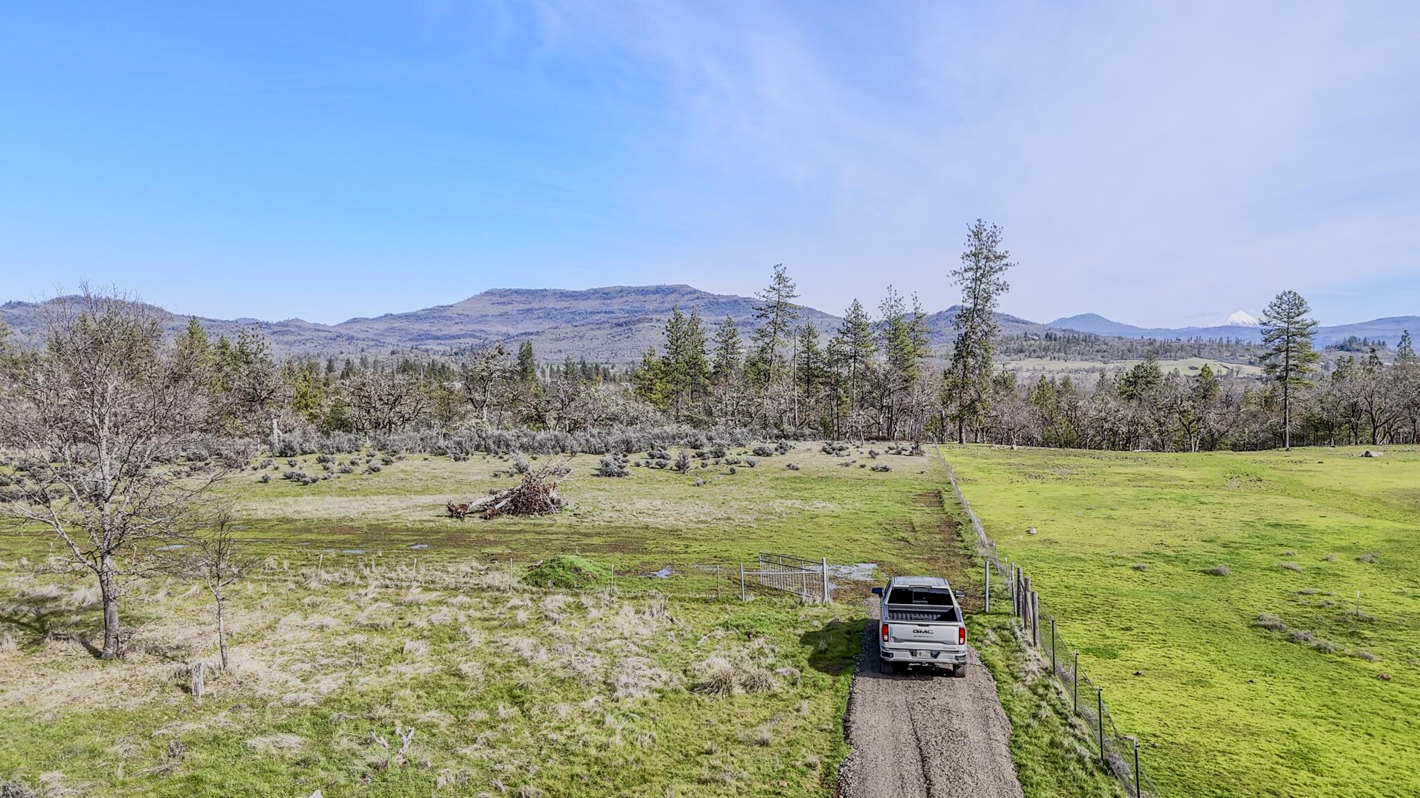 506 Greenleaf Drive Eagle Point, OR 97524 - Photo 26 of 38 DJI_20260227140936_0559_D-HDR